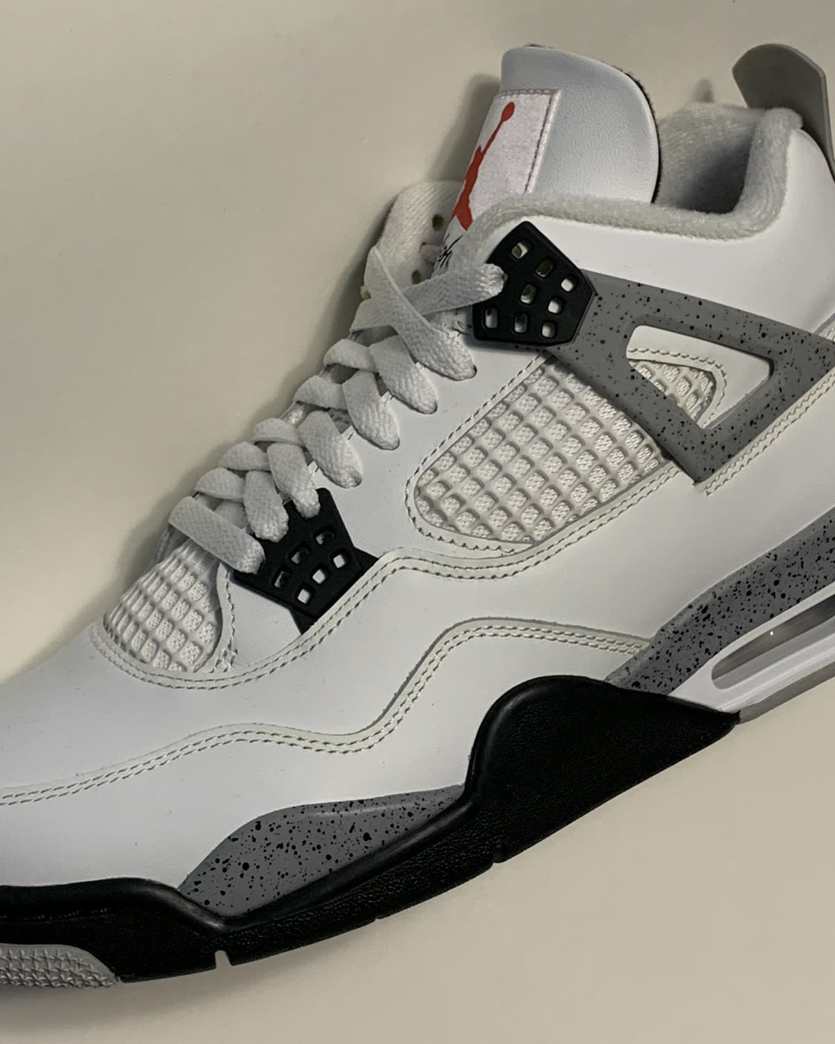 AIR JORDAN IV in Bone