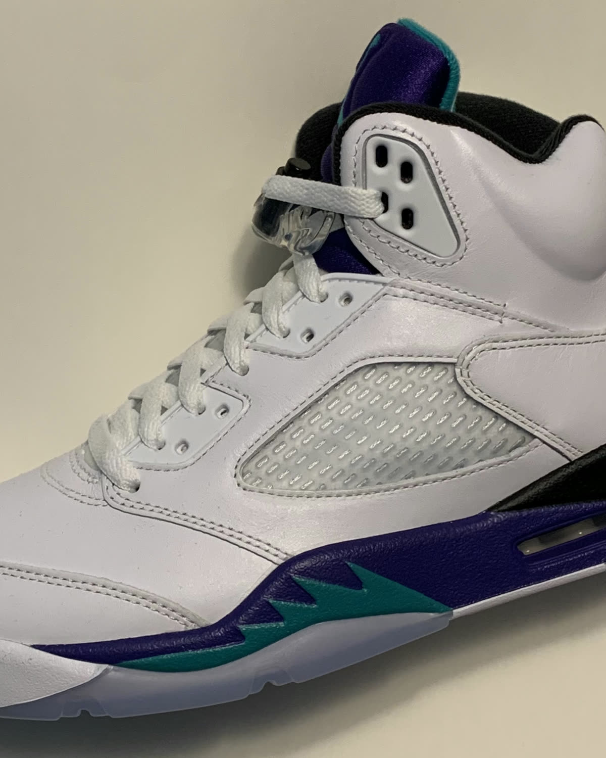 AIR JORDAN V in Bone